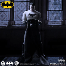 Cargar imagen en el visor de la galería, Mezco - One:12 - Batman: Year One - $2,899 ($499) - SEP-OCT 2026