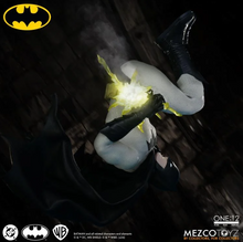 Cargar imagen en el visor de la galería, Mezco - One:12 - Batman: Year One - $2,899 ($499) - SEP-OCT 2026