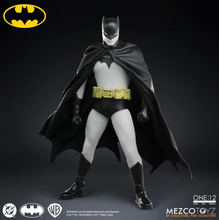 Cargar imagen en el visor de la galería, Mezco - One:12 - Batman: Year One - $2,899 ($499) - SEP-OCT 2026