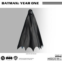 Cargar imagen en el visor de la galería, Mezco - One:12 - Batman: Year One - $2,899 ($499) - SEP-OCT 2026