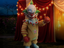 Cargar imagen en el visor de la galería, Mezco Toyz - Designer Series Mega Scale - Killer Klowns from Outer Space - Shorty - $2299($599) ENE-FEB 2027