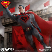 Cargar imagen en el visor de la galería, Mezco Toyz - One:12 Collective Superman - Superman: Red Son - $2749($799) ENE-FEB 2027