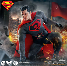 Cargar imagen en el visor de la galería, Mezco Toyz - One:12 Collective Superman - Superman: Red Son - $2749($799) ENE-FEB 2027