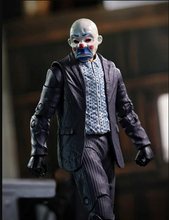 Cargar imagen en el visor de la galería, McFarlane - DC Multiverse - The Dark Knight - Vault Collection - The Joker $679($199) OCT-NOV