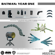 Cargar imagen en el visor de la galería, Mezco - One:12 - Batman: Year One - $2,899 ($499) - SEP-OCT 2026
