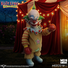 Cargar imagen en el visor de la galería, Mezco Toyz -  Designer Series Mega Scale - Killer Klowns from Outer Space - Shorty - $2299($599) ENE-FEB 2027
