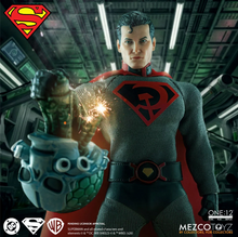 Cargar imagen en el visor de la galería, Mezco Toyz - One:12 Collective Superman - Superman: Red Son - $2749($799) ENE-FEB 2027

