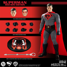 Cargar imagen en el visor de la galería, Mezco Toyz - One:12 Collective Superman - Superman: Red Son - $2749($799) ENE-FEB 2027
