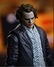 Cargar imagen en el visor de la galería, McFarlane - DC Multiverse - The Dark Knight - Vault Collection - The Joker $679($199) OCT-NOV
