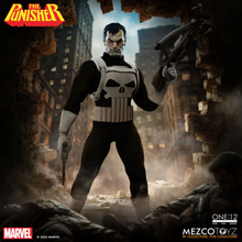 Cargar imagen en el visor de la galería, Mezco Toyz -One:12 Collective -  Marvel - The Punisher - $2999($799) FEB-MAR 2027

